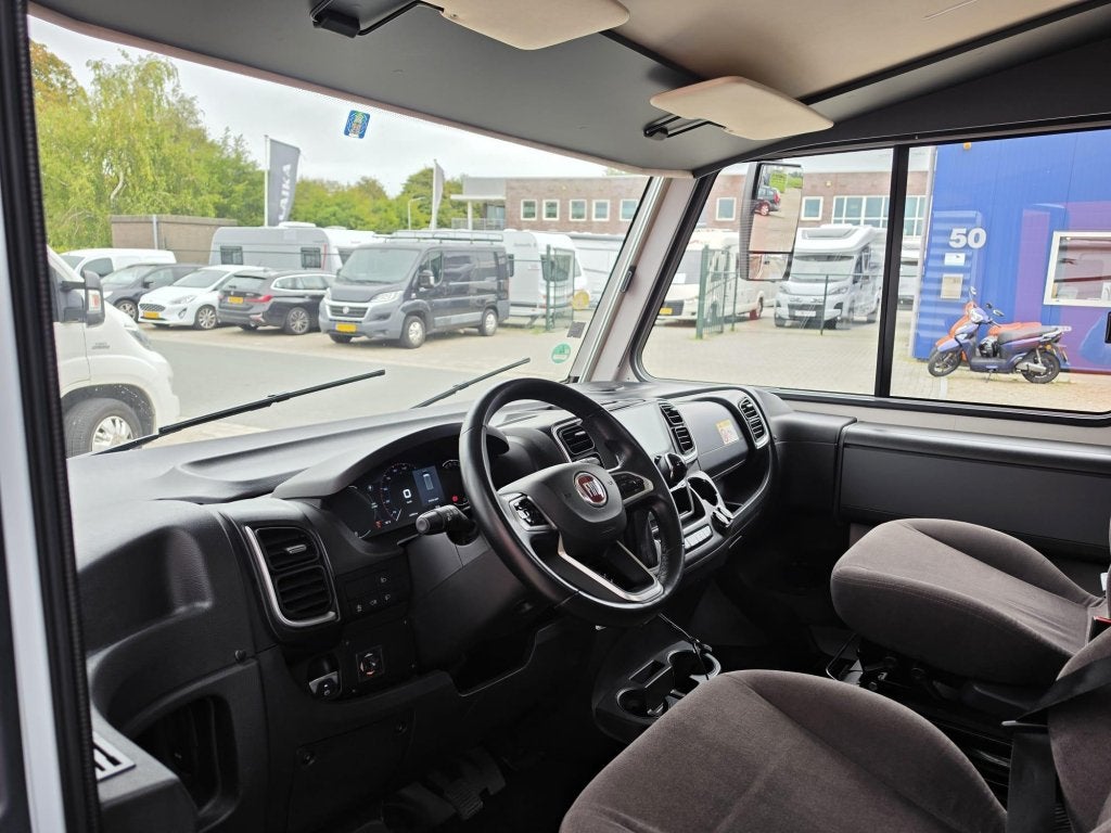 Laika Kosmo H 1409 180 PK, Enkele bedden, Caravans en Kamperen, Automaat, Ringverwarming, Fiat, Bedrijf