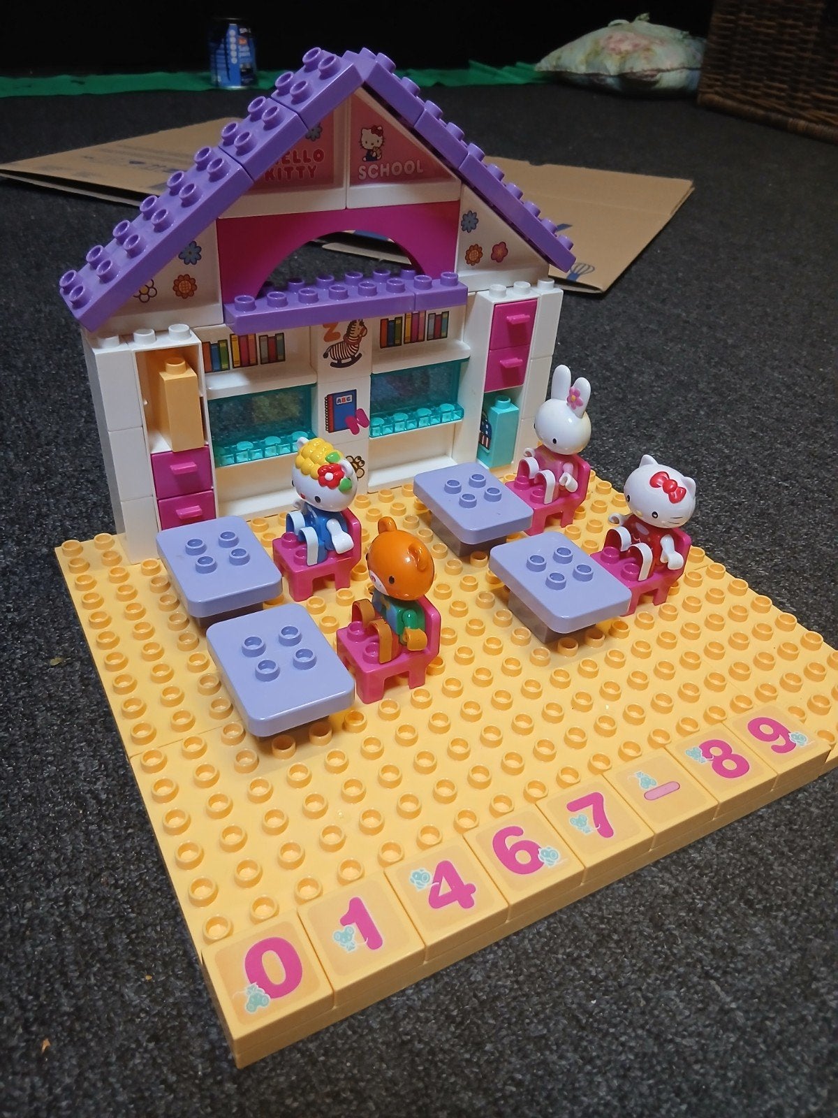 Grote bak Hello Kitty Duplo - complete schoolset, Kinderen en Baby's, Speelgoed | Duplo en Lego, Ophalen