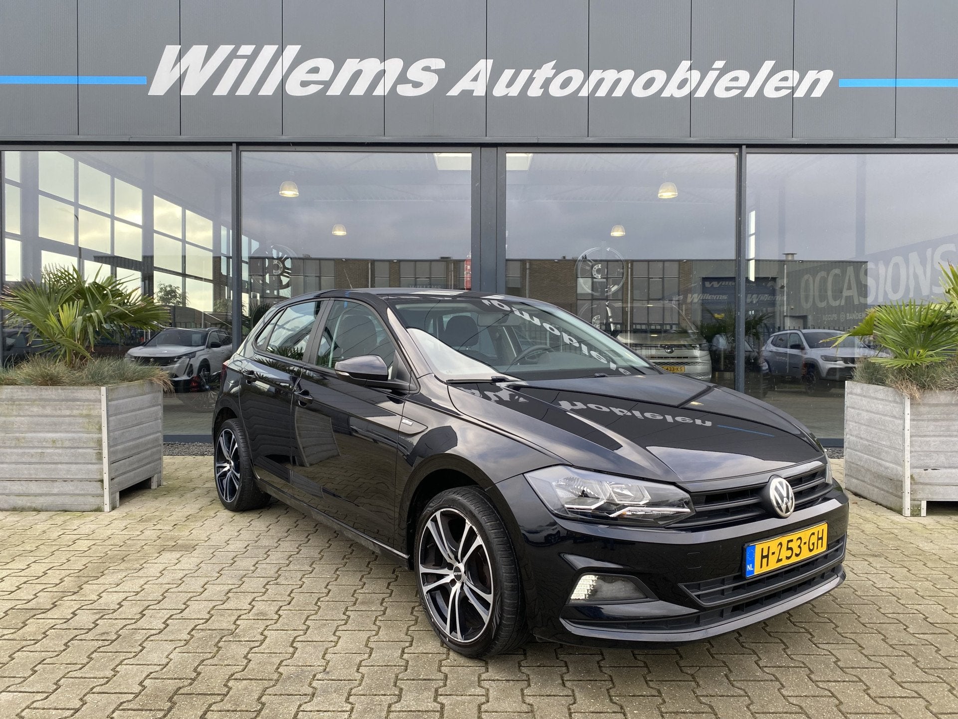 Volkswagen Polo 1.0 MPI Comfortline Airco, LM 17 Inch, Auto's, 1005 kg, Stof, Met garantie (alle), Zwart