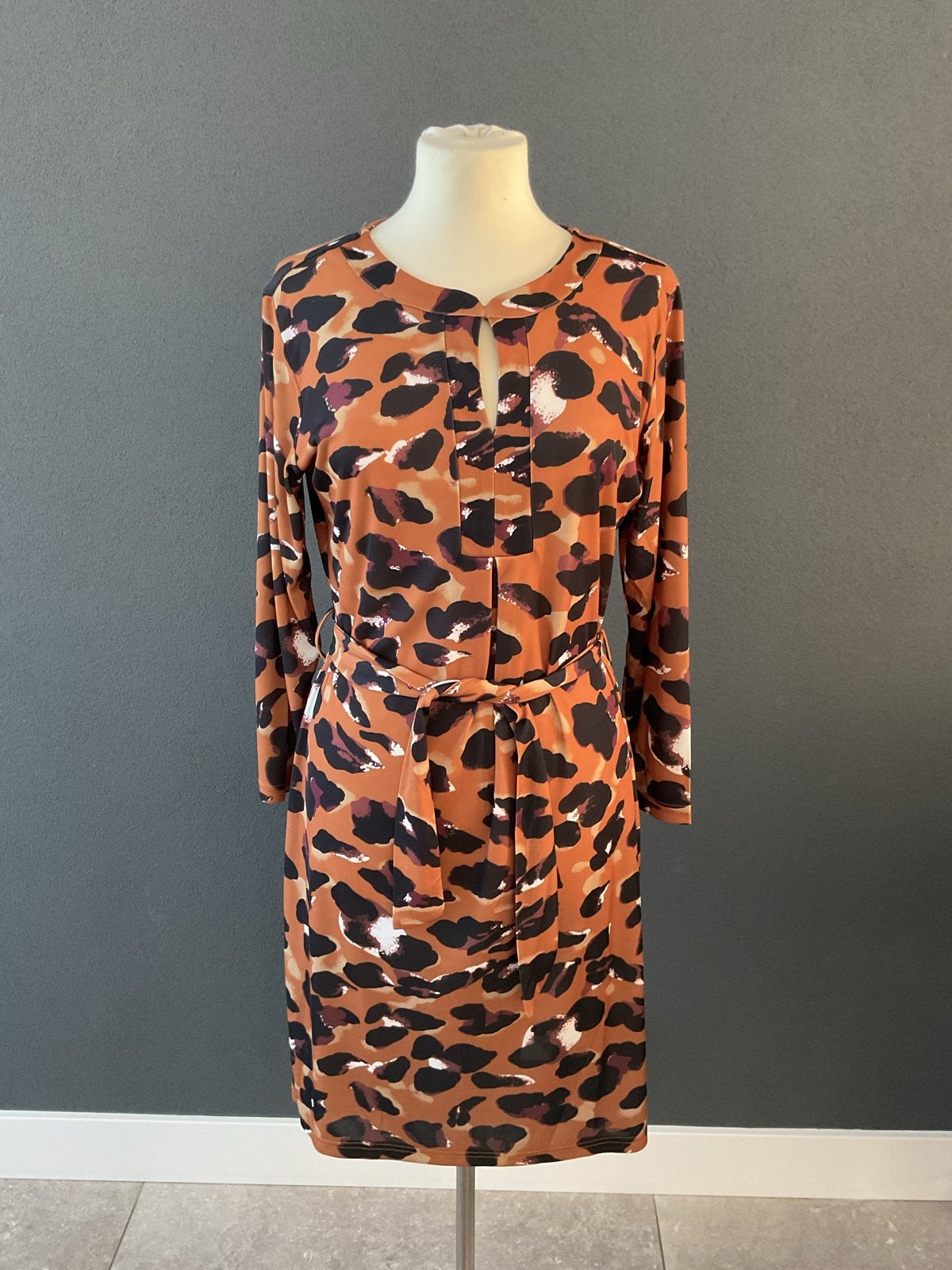 Suzy Q Jurk Maat M met Ceintuur - luipaardprint/ maat m, Maat 38/40 (M), Zo goed als nieuw, Boven de knie, Meerkleurig