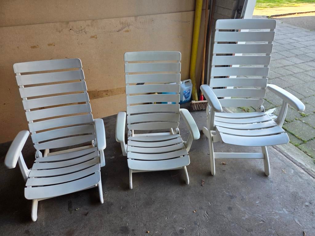 Te koop  drie witte tuinstoelen  vouw ..., Tuin en Terras, Ophalen, Kunststof