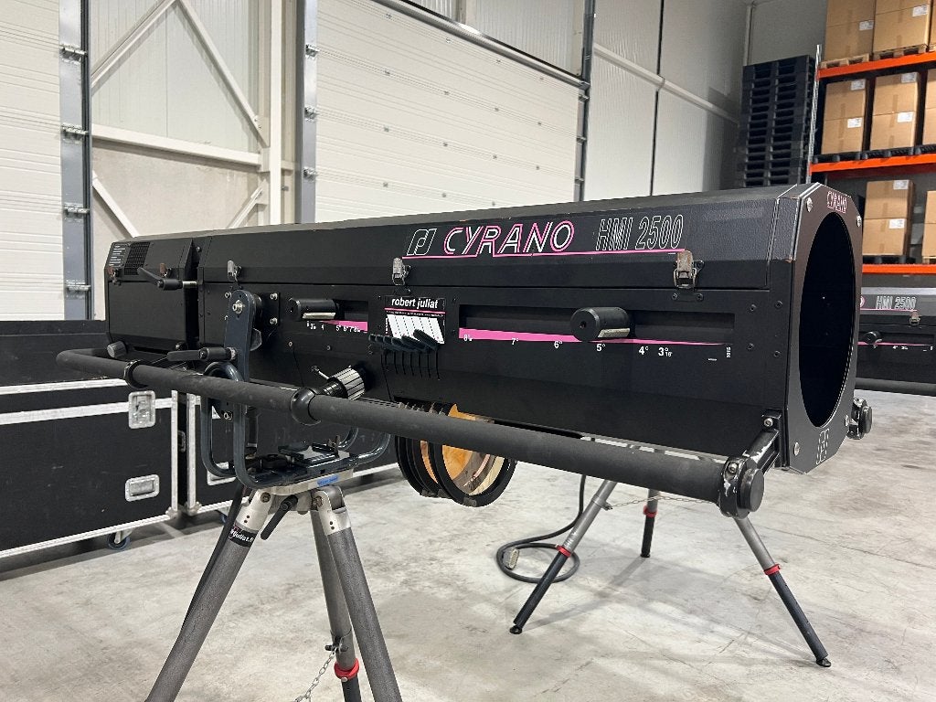 Robert Juliat Cyrano 2500W HMI followspot (2x), Muziek en Instrumenten, Ophalen of Verzenden, Gebruikt, Licht