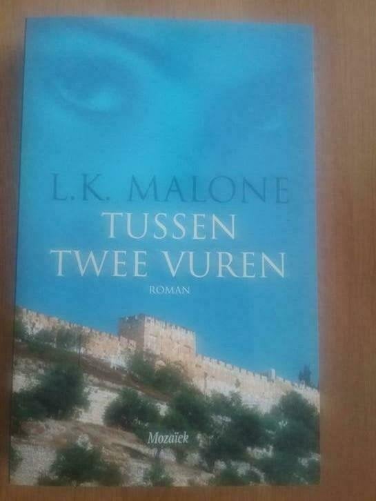 Tussen Twee Vuren / L.K.Malone (Christelijke roman), Ophalen, Zo goed als nieuw, L.K. Malone, Nederland