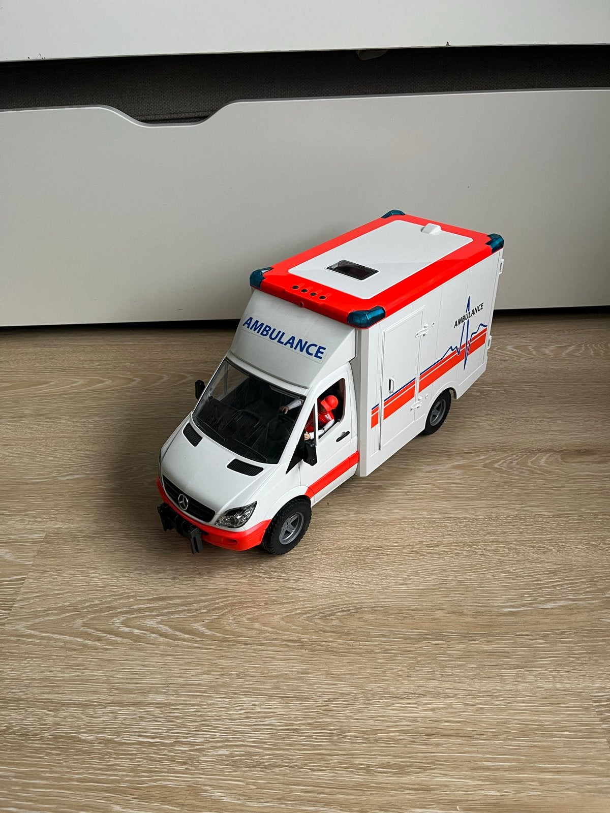 Bruder Mercedes-Benz Sprinter Ambulance met Figuur, Ophalen of Verzenden, Zo goed als nieuw