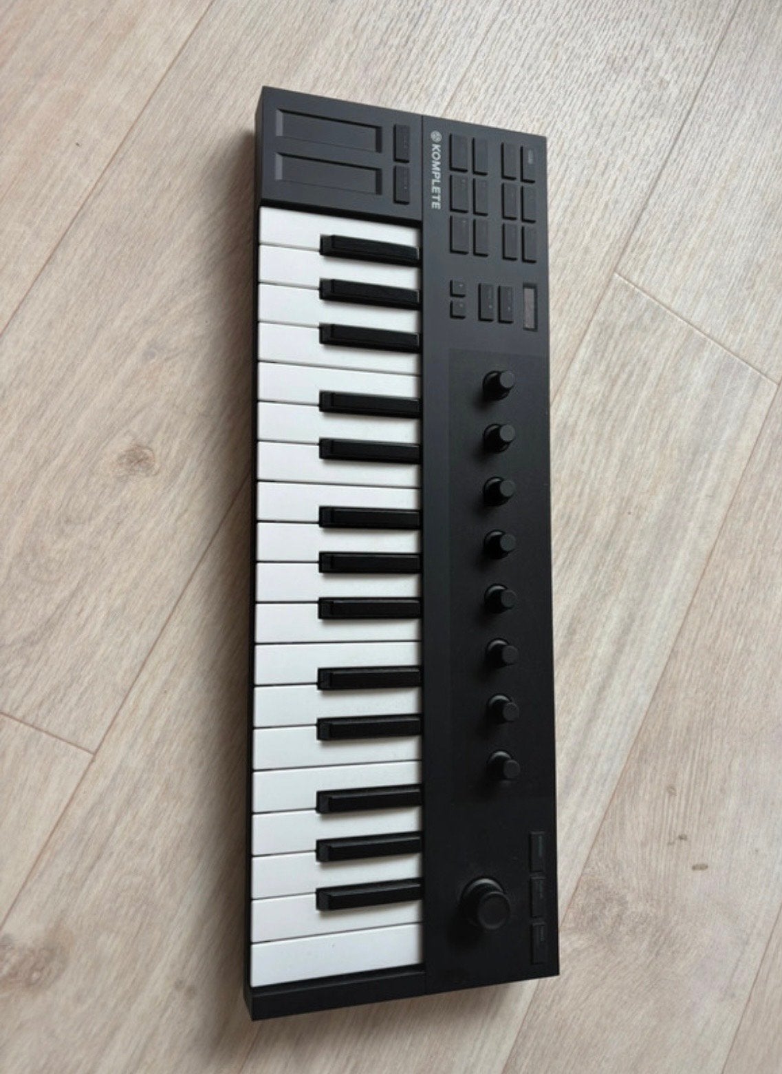 Native Instruments Komplete Kontrol M32 MIDI Keyboard, Muziek en Instrumenten, Overige merken, Zo goed als nieuw, Aanslaggevoelig