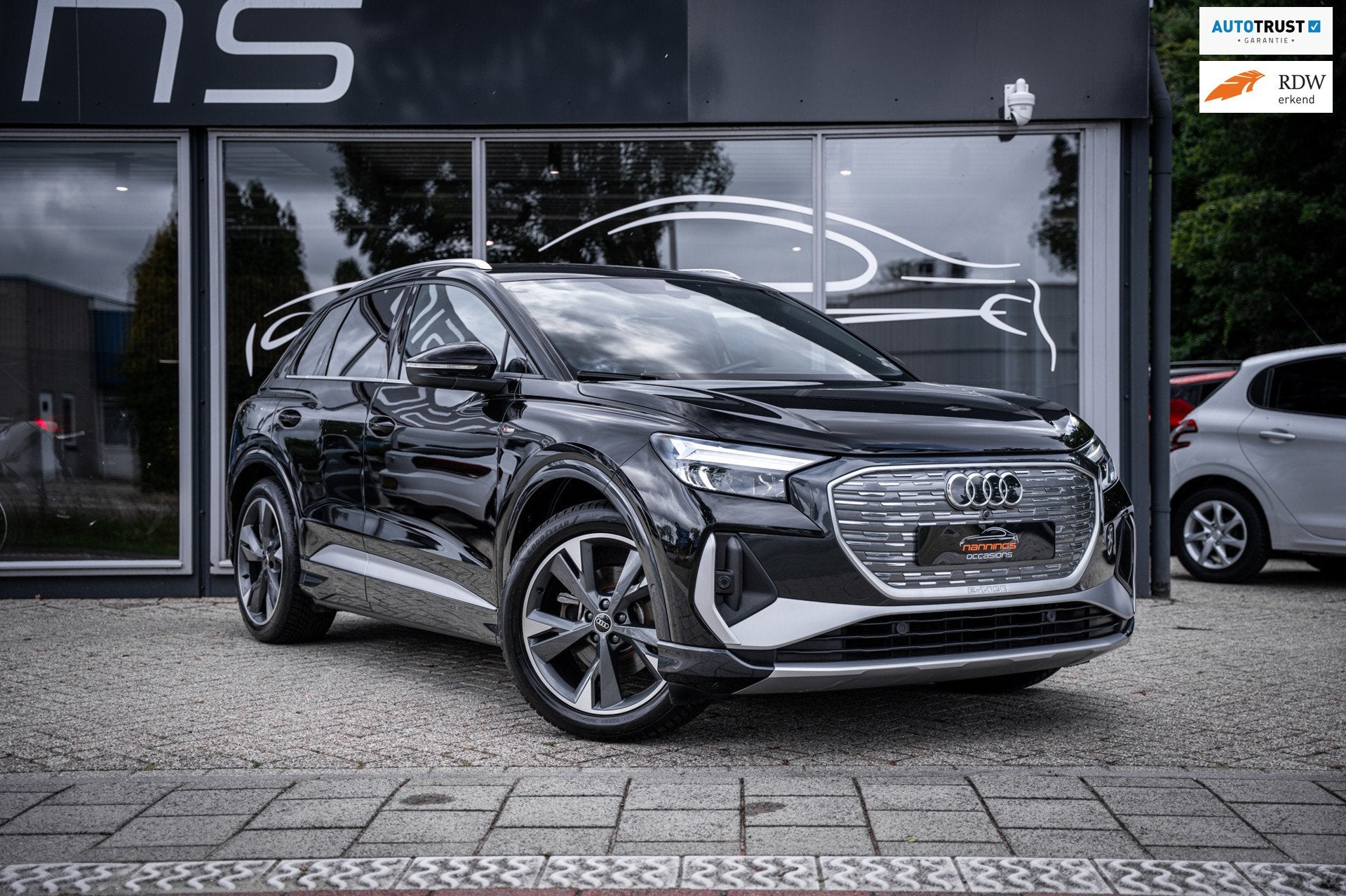 Audi Q4 e-tron 35 Edition 55 kWh|S-Line|Digital dash|Stoelve, Auto's, Audi, Dealer onderhouden, Gebruikt, Zwart, Zwart