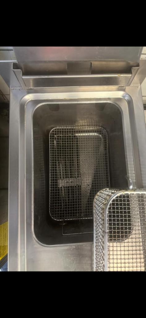 Beschrijving
Te koop professionele aanrecht friteuse voor ho, 4 liter of meer, Ophalen of Verzenden