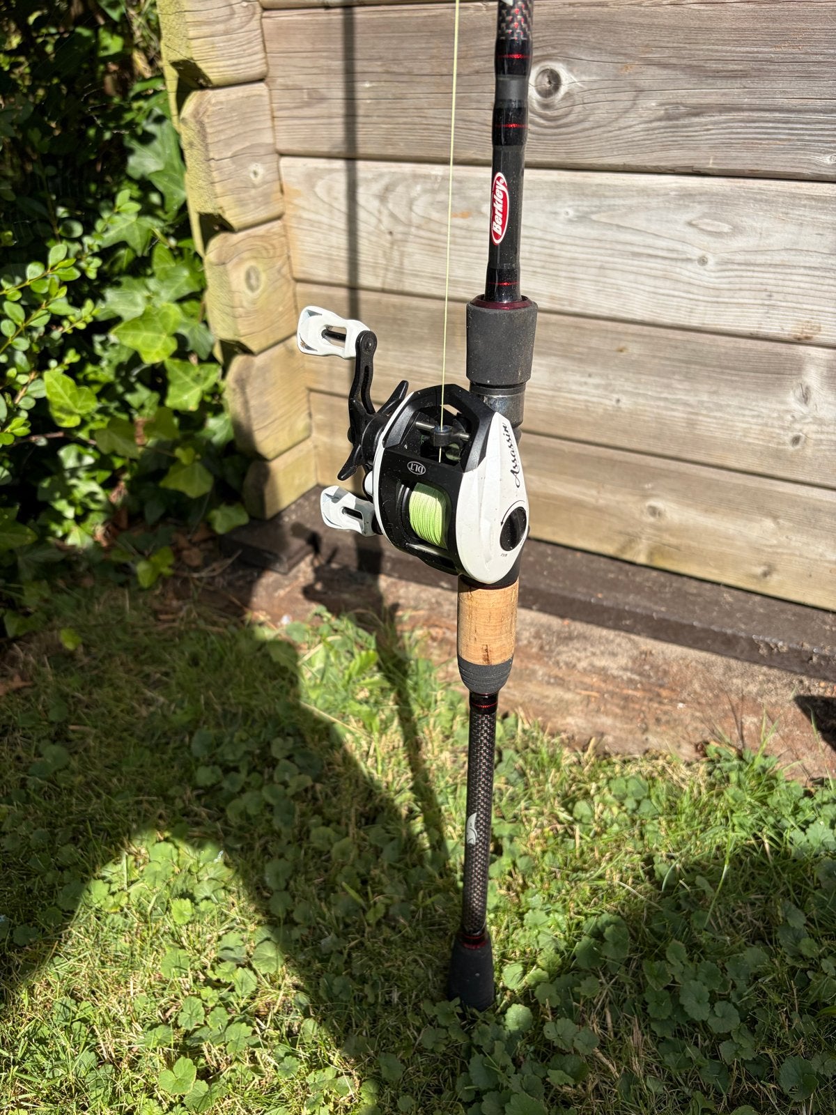Berkley E motion baitcaster hengel met DLT reel en Kunstaas, Watersport en Boten, Ophalen, Zo goed als nieuw, Complete hengel