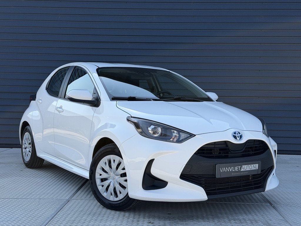 Toyota Yaris 1.5 Hybrid 115 Active CAMERA (bj 2022), Gebruikt, Bedrijf, 26 km/l, Hybride Elektrisch/Benzine