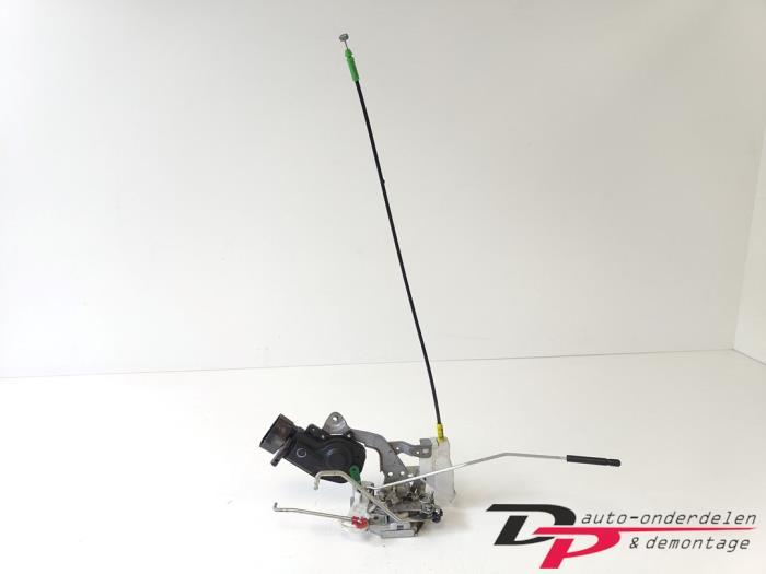 Deurslot Mechaniek 4Deurs links-voor van een Peugeot 107, Gebruikt, -, -, Ophalen of Verzenden