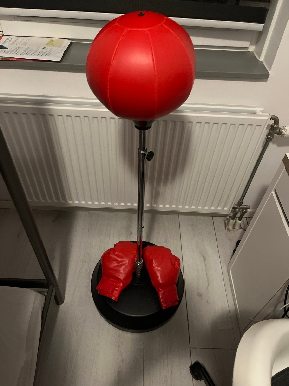 Boksbal met standaard en bokshandschoenen, Ophalen, Gebruikt, Boksbal