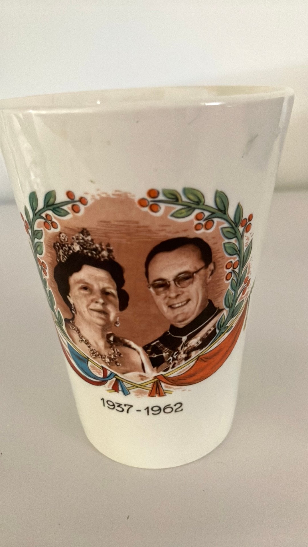 Beker Juliana & Bernhard 25 jubileum - Sfinx Maastricht, Ophalen of Verzenden, Zo goed als nieuw, Nederland, Servies