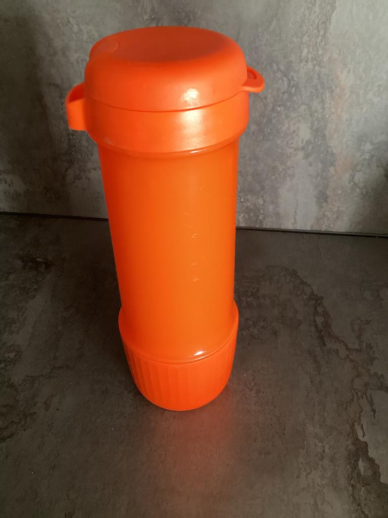 Oranje Tupperware Infuse&go bidon als nieuw, Ophalen of Verzenden, Zo goed als nieuw, Oranje, Beker of Kan