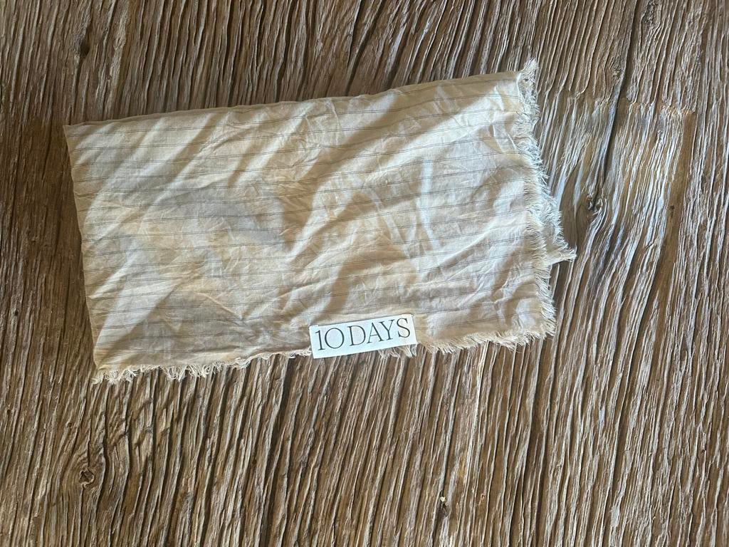 10 Days sjaaltje nieuwstaat!, Ophalen of Verzenden, Nieuw, Sjaal