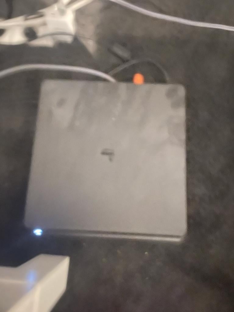 PlayStation 4 Slim - plus 3 games wel gebruikt, Ophalen, Met 2 controllers, Slim, 500 GB