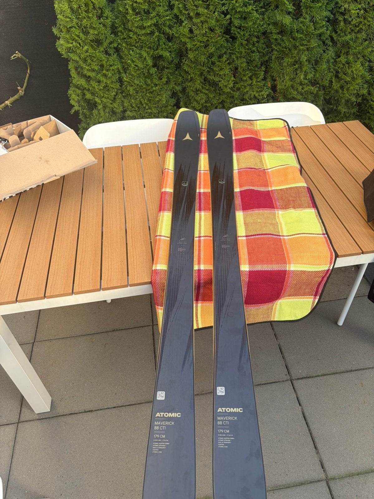 Atomic Maverick 88 CTI ski's met Strive 12 bindingen, Sport en Fitness, 160 tot 180 cm, Nieuw, Ophalen of Verzenden, Atomic