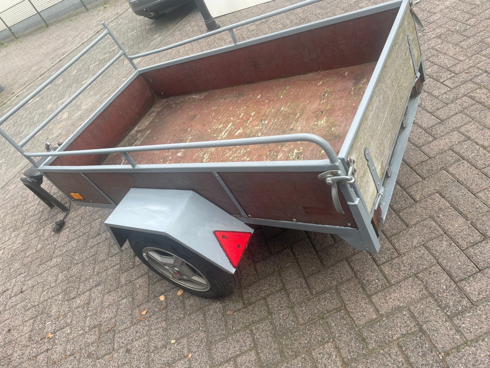 Nette aanhanger, Ophalen, Zo goed als nieuw