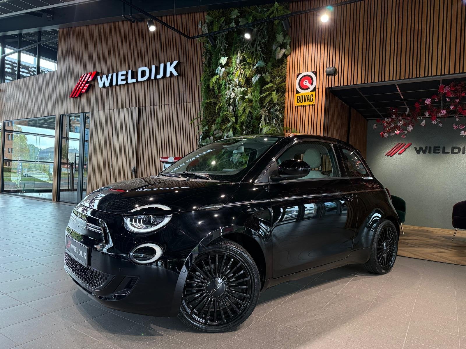 Fiat 500 La Prima 42 kWh pano camera, Voorwielaandrijving, Dealer onderhouden, Gebruikt, 4 stoelen