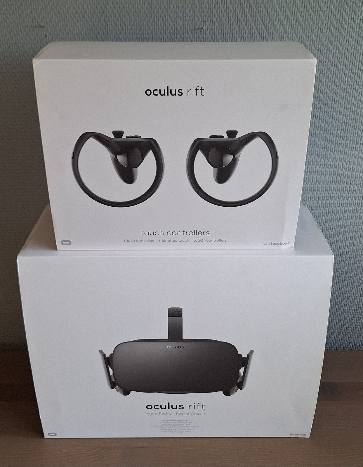 Oculus Rift VR-bril met controllers - Zo goed als nieuw, Ophalen of Verzenden, Gebruikt, VR-bril, Overige platformen