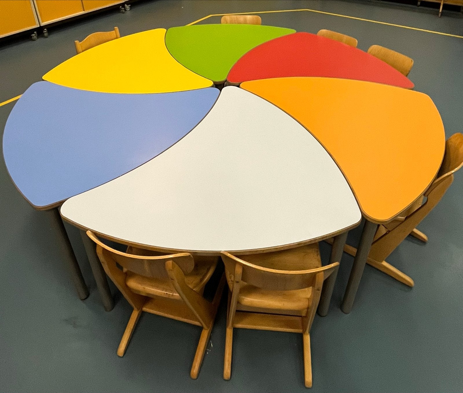 Tafels voor in de kinderopvang of school, Ophalen, Gebruikt, Rond, 75 cm of meer