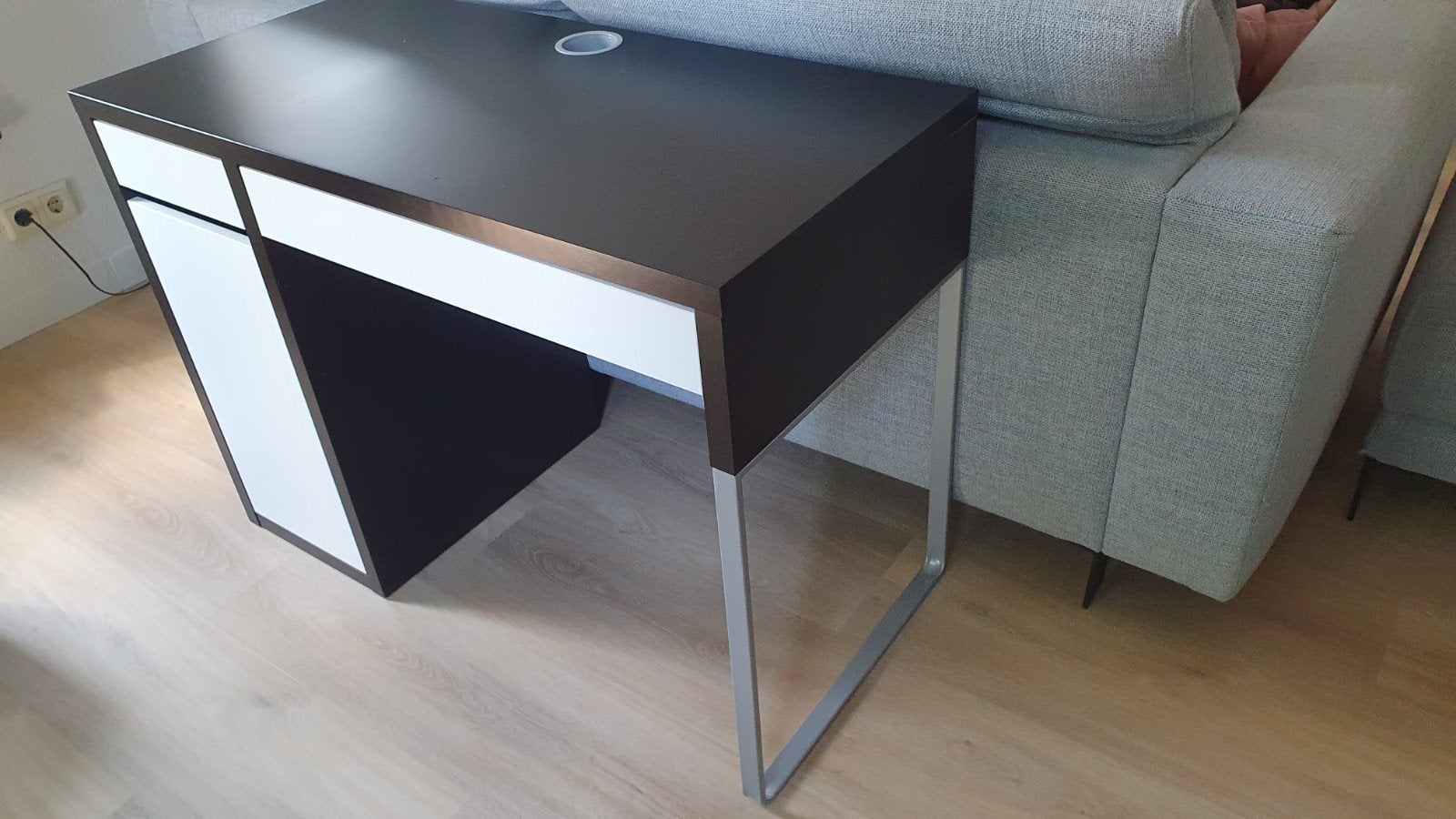 buro, computertafel. met 2 lades en een deurtje, Ophalen, 105 cm, Spaanplaat of MDF, 50 cm