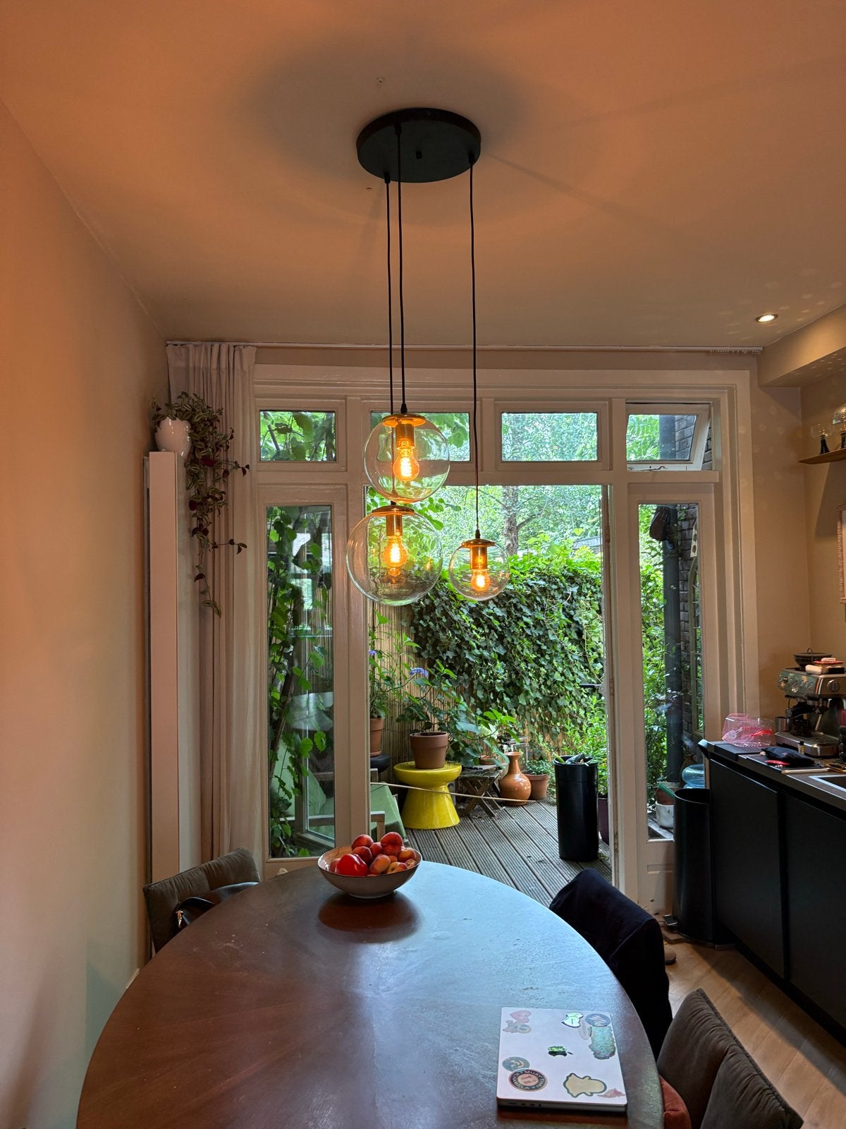 Hanglamp met 3 glazen bollen, Huis en Inrichting, Lampen | Hanglampen, Ophalen, Zo goed als nieuw, Glas, E27 (groot)