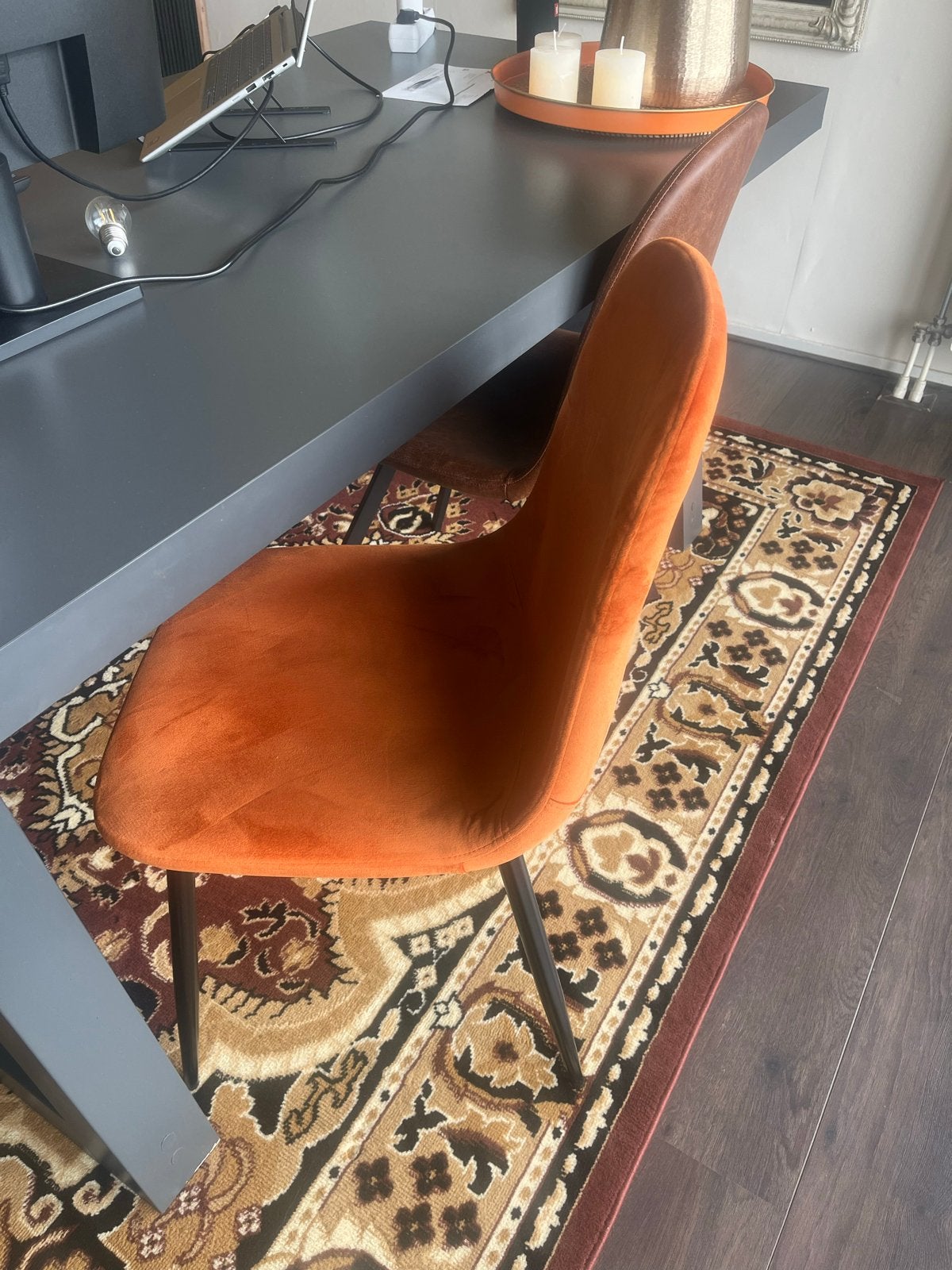 Oranje fluwelen eetkamerstoel 2 keer, Gebruikt, Overige kleuren, Ophalen of Verzenden, Eén