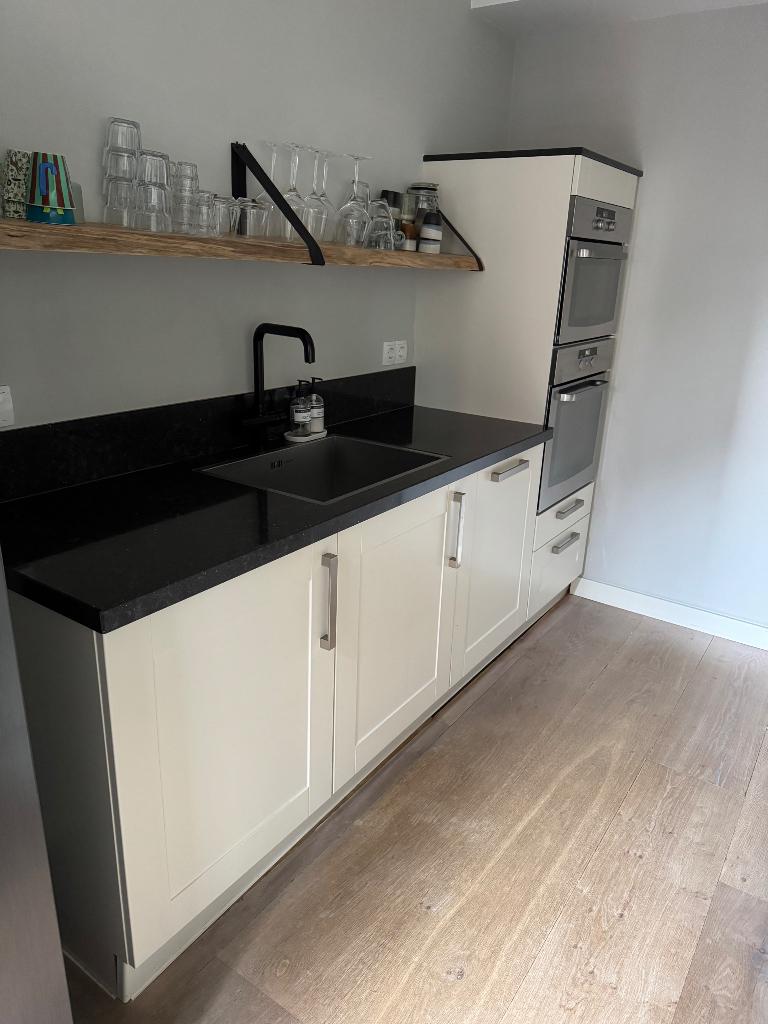 Keuken incl alle inbouw apparatuur, kookplaat en afzuiging, Ophalen, Gebruikt, Hoekkeuken, Graniet of Steen