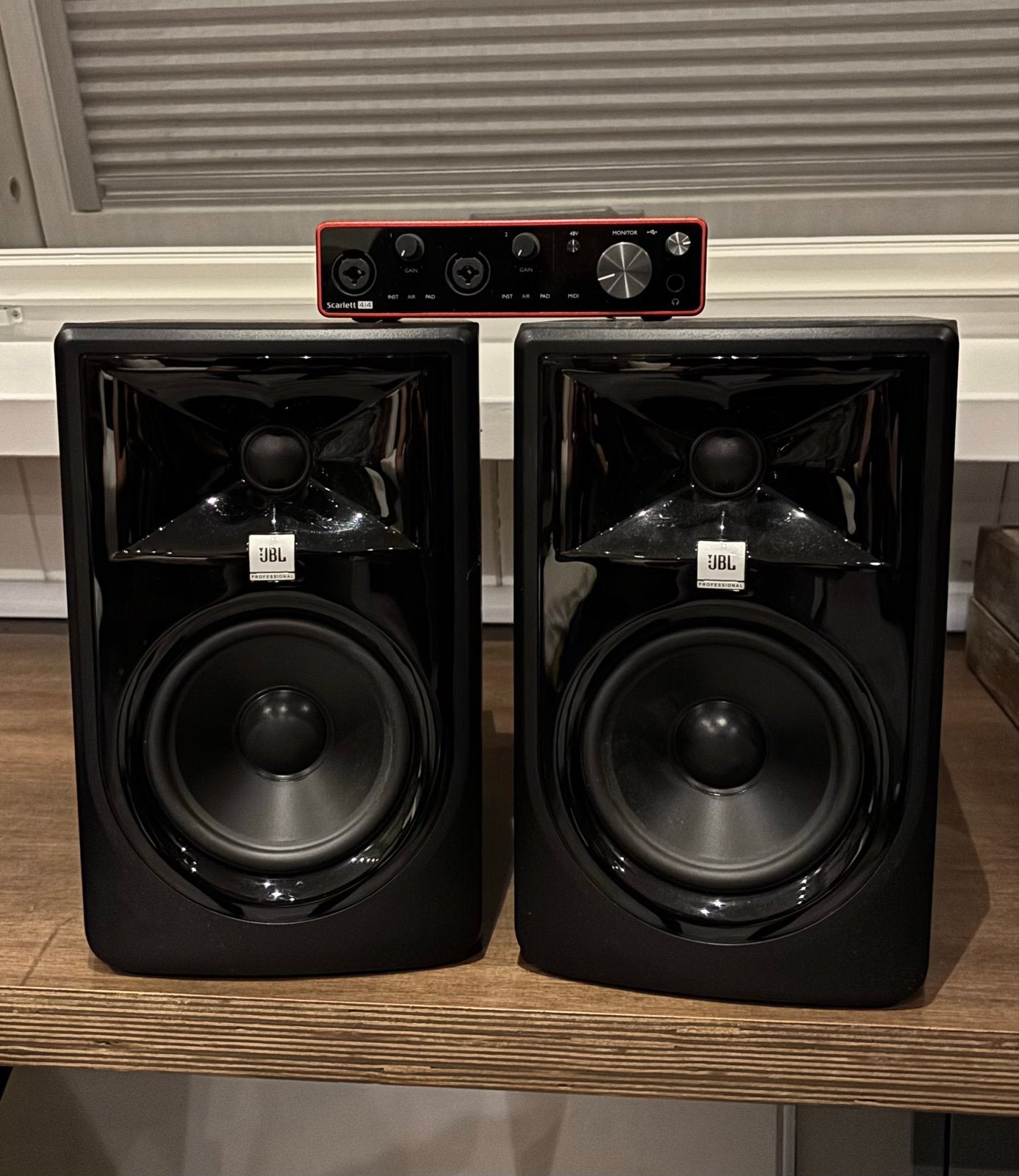 JBL 305p MK2 Studio Monitoren inc focusright 2i2, Ophalen, Studiomonitor, Inclusief kabels, Zo goed als nieuw