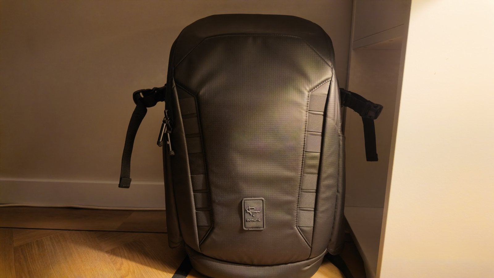 Gomatic Peter Mckinnon 25l Cameratas + 2 tripod-straps, Ophalen, Zo goed als nieuw, Video