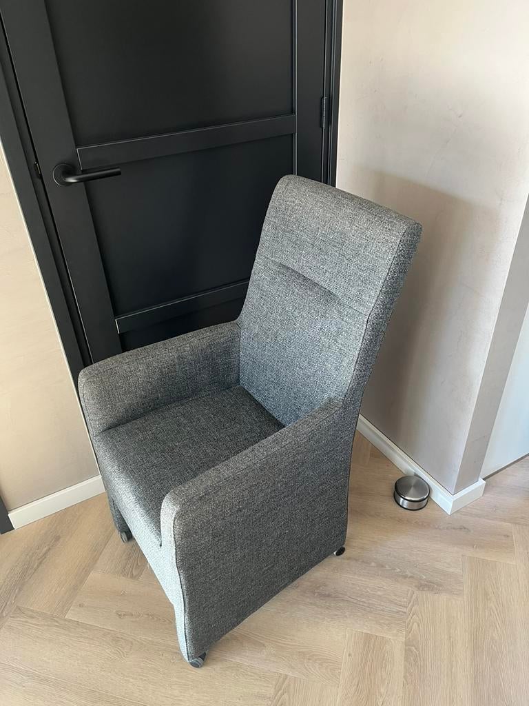 Eettafel stoelen grijs met wieltjes, Ophalen, Gebruikt, Vier, Gangbaar