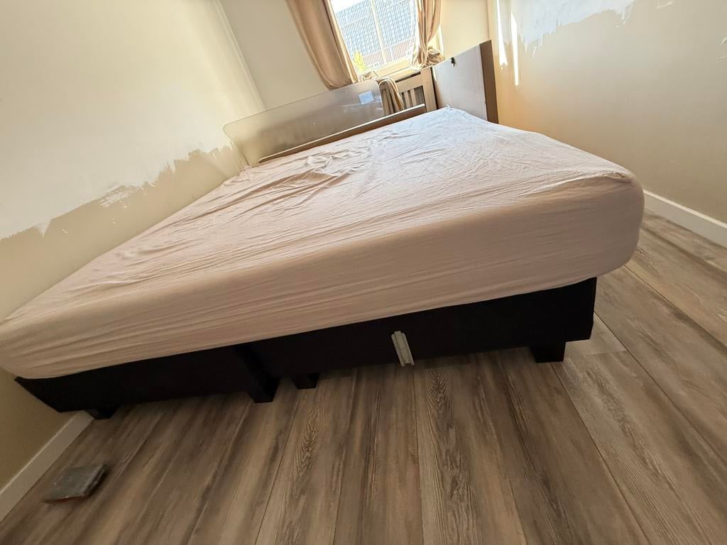 Donkergrijs/zwarte boxspring 180 x 200 inclusief matras, Ophalen of Verzenden, Zo goed als nieuw, Tweepersoons, 180 cm
