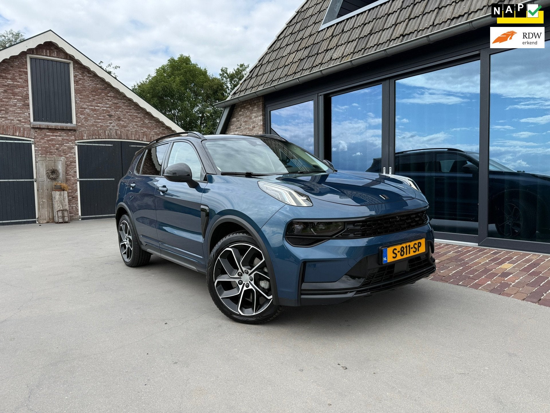 Lynk & Co 01