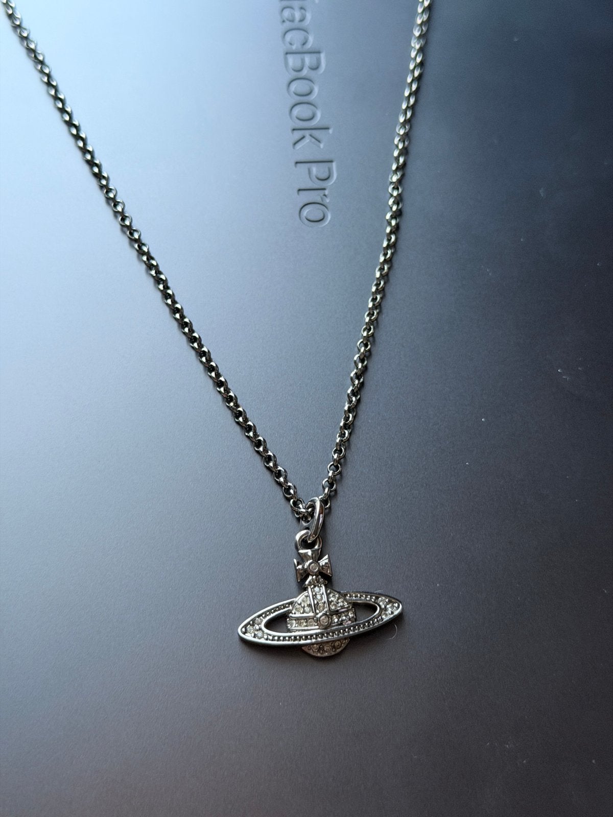 Vivienne Westwood ketting met hanger, Sieraden, Tassen en Uiterlijk, Kettingen, Ophalen of Verzenden, Zo goed als nieuw, Zilver