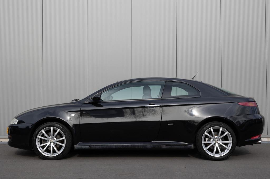 Alfa Romeo GT 1.8 T.Spark | NL-AUTO | LEDER | CLIMATE | CRUI, Voorwielaandrijving, Gebruikt, Zwart, 4 cilinders