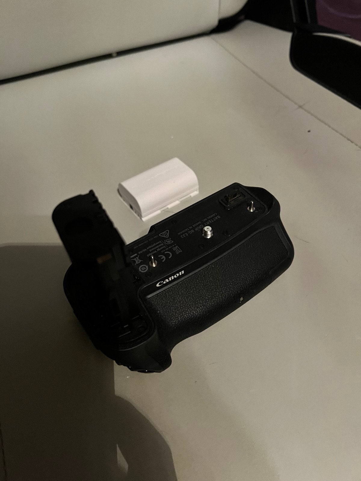 Canon Eos R Grip (BG-E22) + Battery, Ophalen of Verzenden, Canon, Geen optische zoom