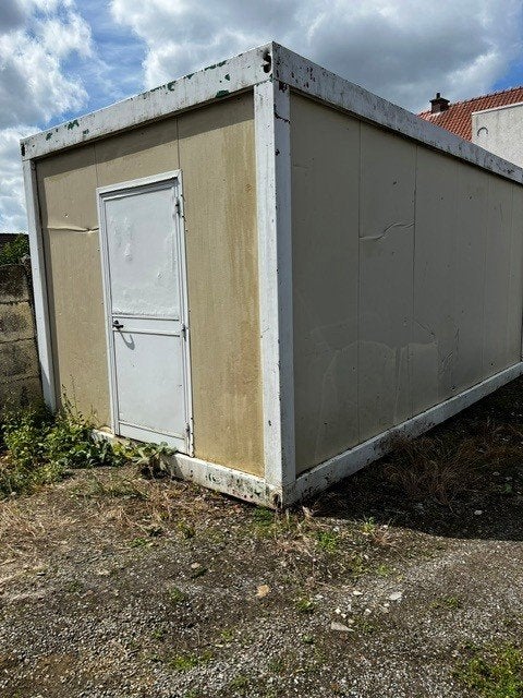 Werfcontainer, Zakelijke goederen