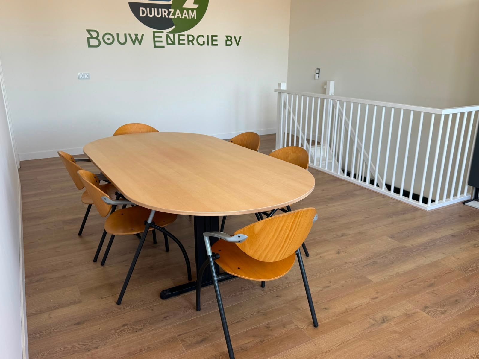 Vergader tafel met stoelen  GRATIS, Ophalen, Zo goed als nieuw, 75 m² of meer, Laminaat