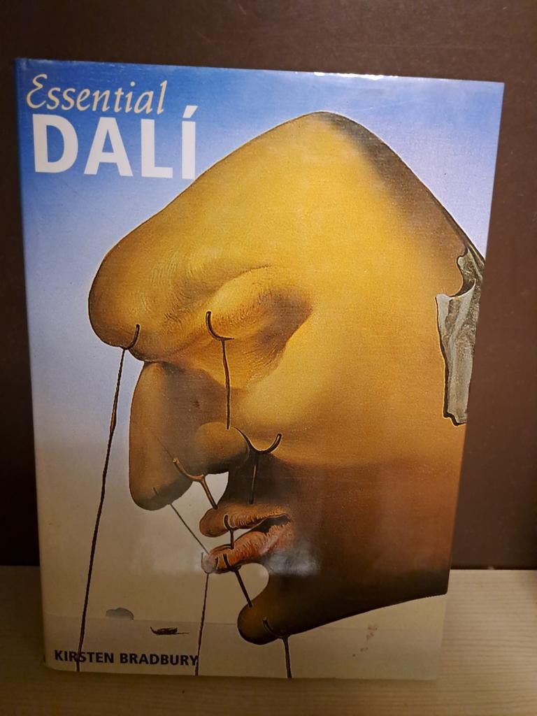 Essential Dalí - Kirsten Bradbury, Ophalen of Verzenden, Zo goed als nieuw, Overige onderwerpen, Kirsten Bradbury