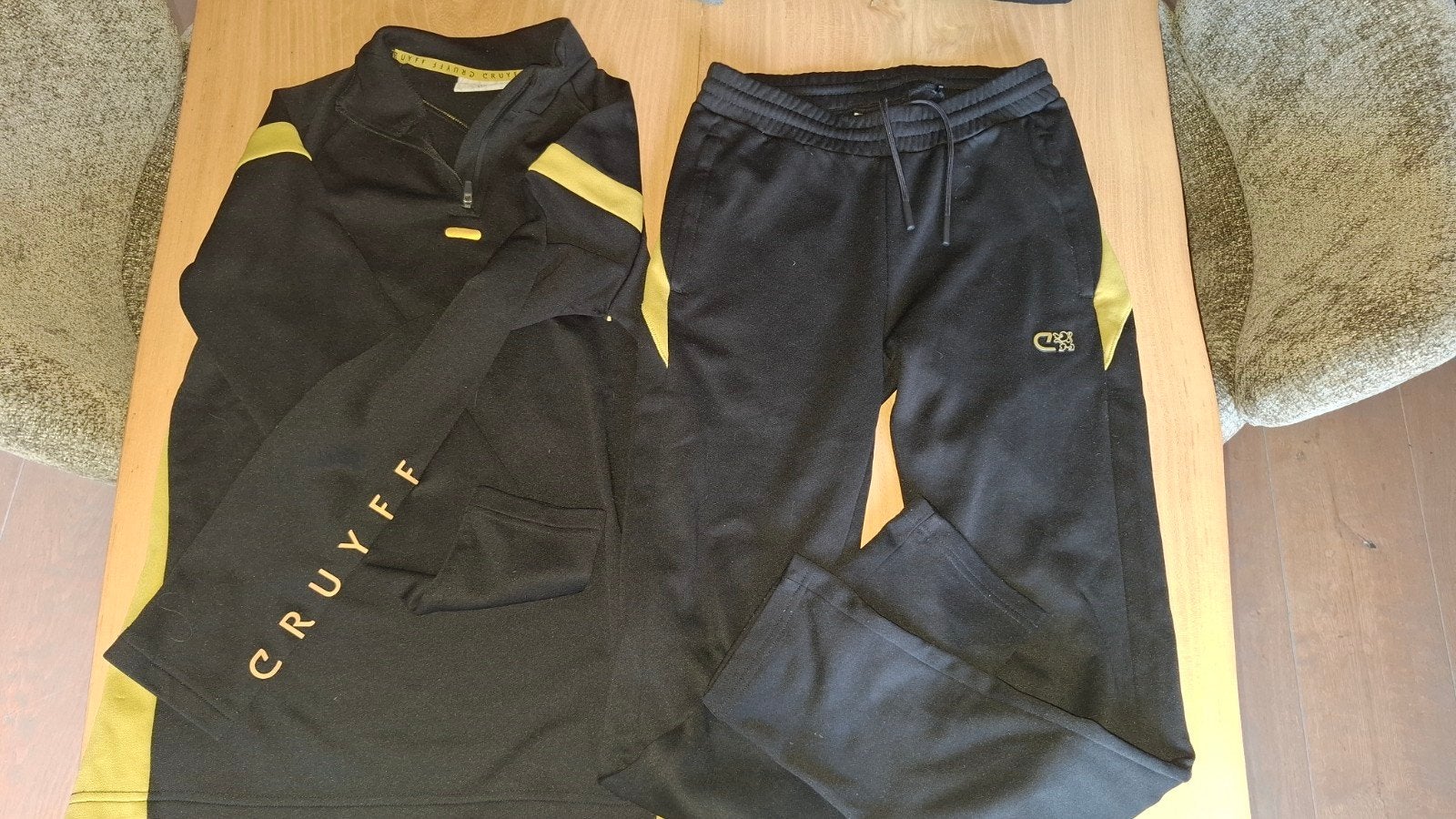 trainingspak cruyff maat 164 zwart goud, Zwart, Overige maten, Ophalen of Verzenden, Zo goed als nieuw