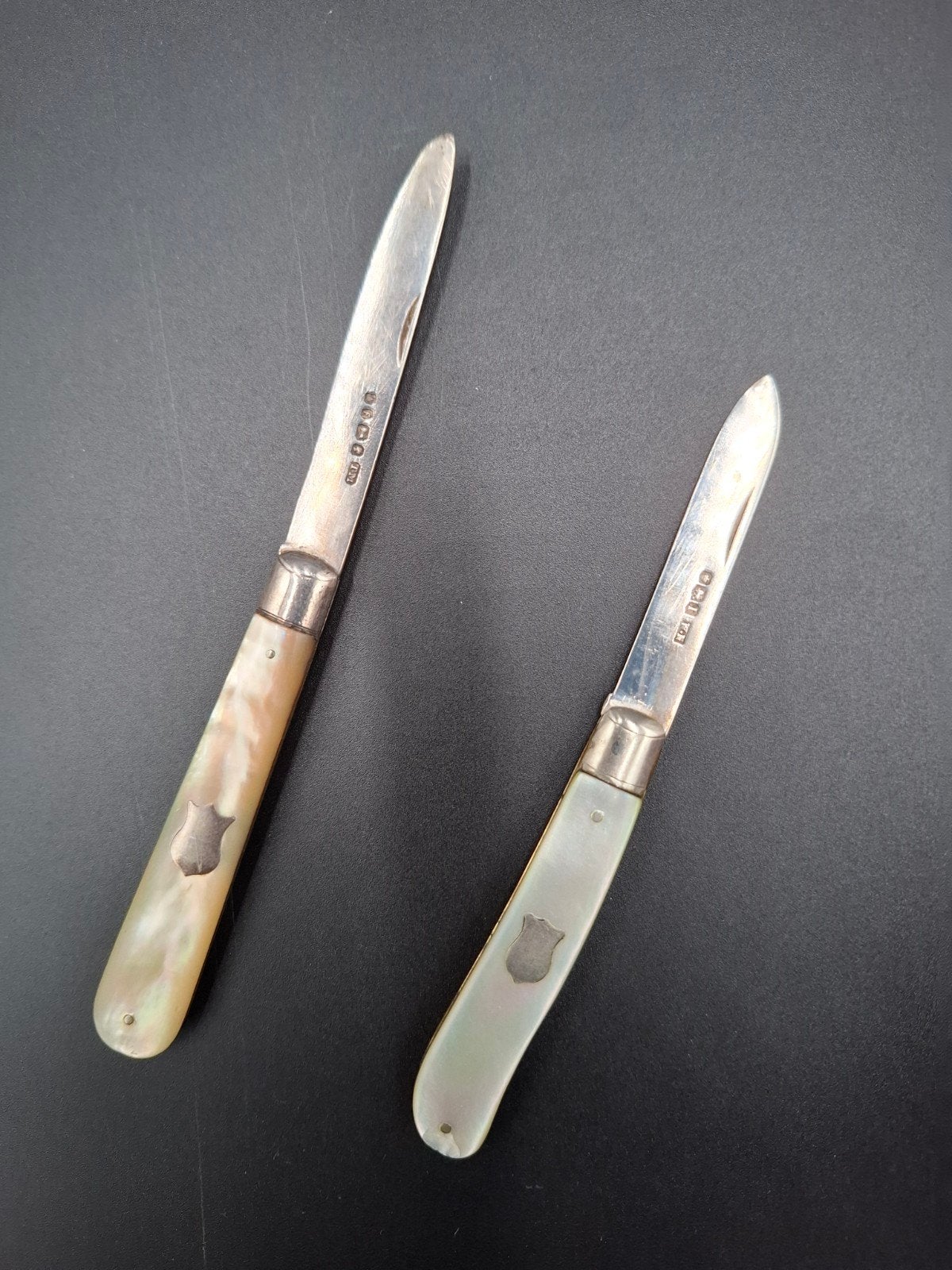 Antiek sterling zilver en parelmoer fruitmesjes Sheffield, Ophalen of Verzenden, Zilver