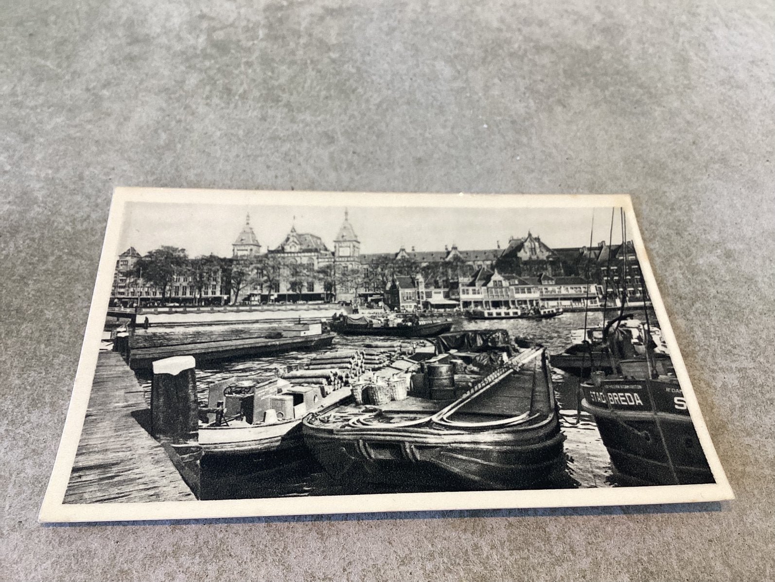 Amsterdam.      Prins Hendrikkade met Centraal Station, Ophalen of Verzenden, Noord-Holland