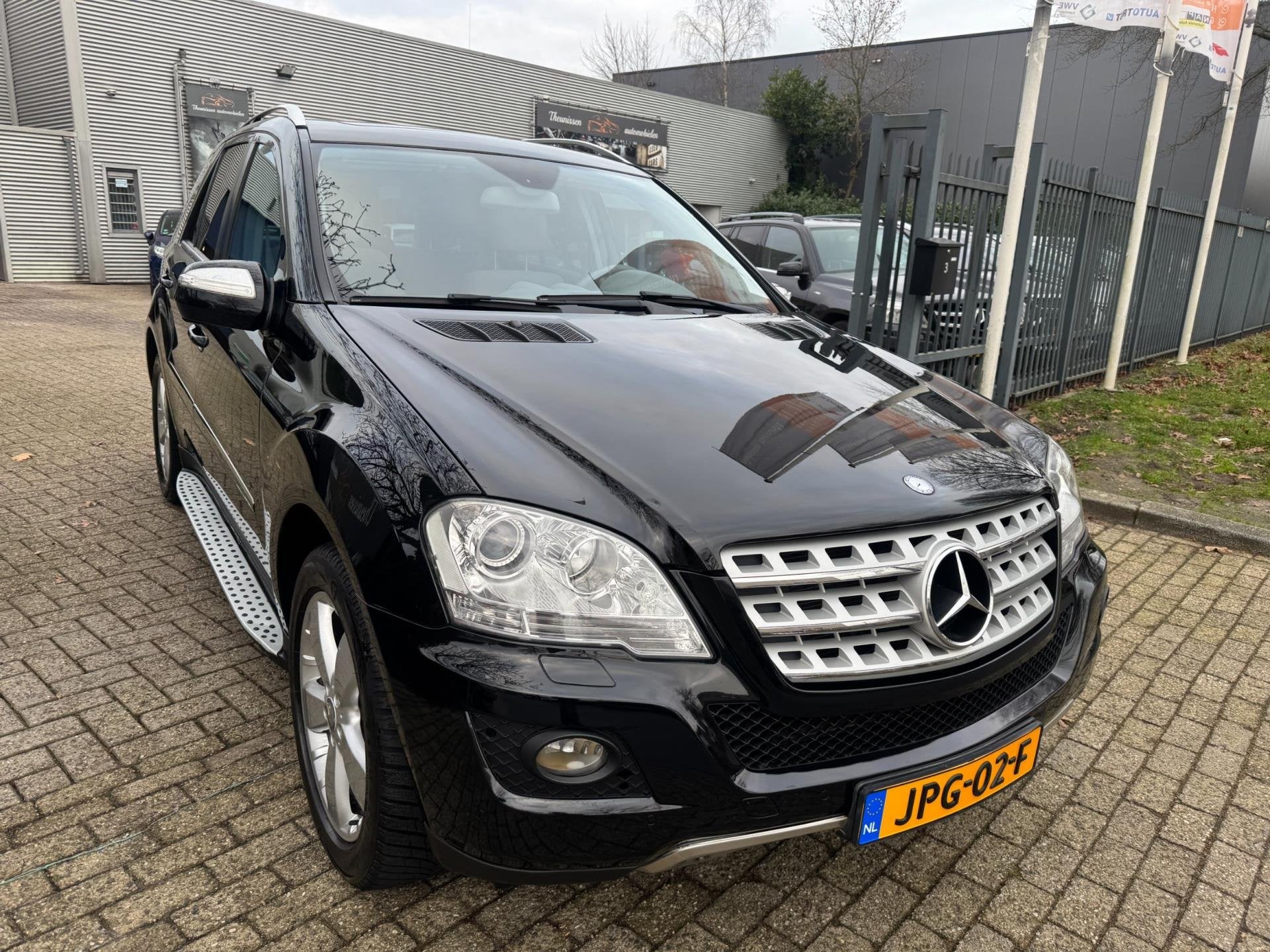 Mercedes-Benz M-klasse 350 v6 benzine automaat 4-matic, 1e e, Auto's, Mercedes-Benz, Automaat, Dealer onderhouden, Gebruikt, Huisgarantie