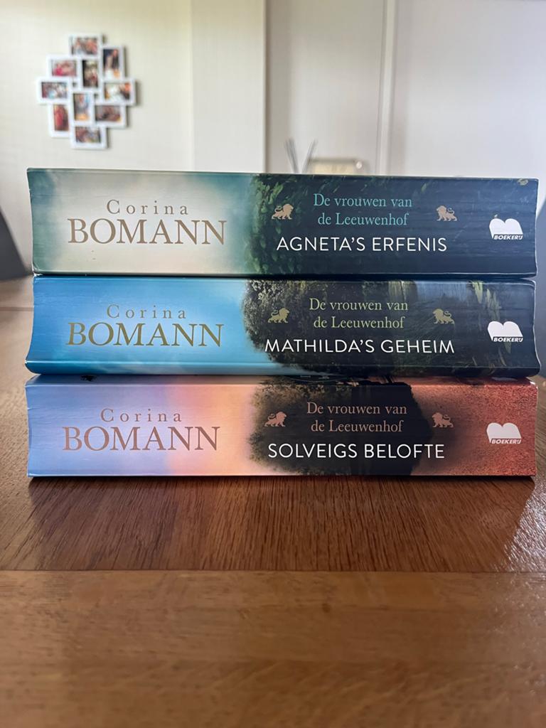 De vrouwen van de Leeuwenhof - Corina Bomann (3 boeken), Ophalen of Verzenden, Gelezen, Europa overig