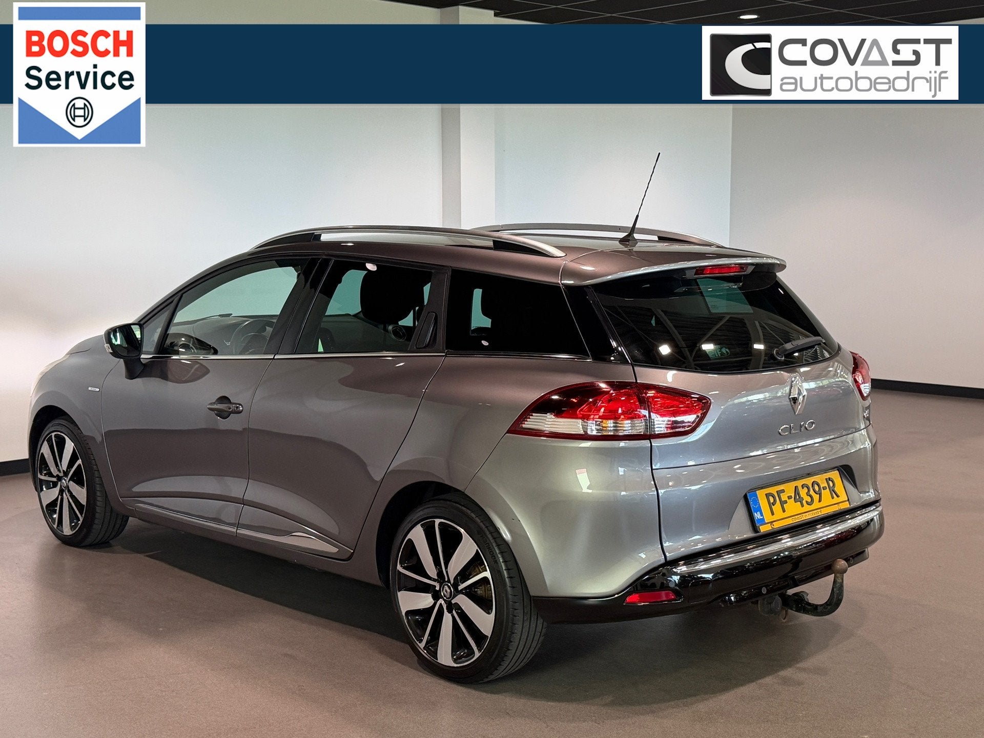 Renault Clio Estate 1.5 dCi Iconic Automaat|Leder|Trekhaak|S, Auto's, Gebruikt, 4 cilinders, 635 kg, Diesel