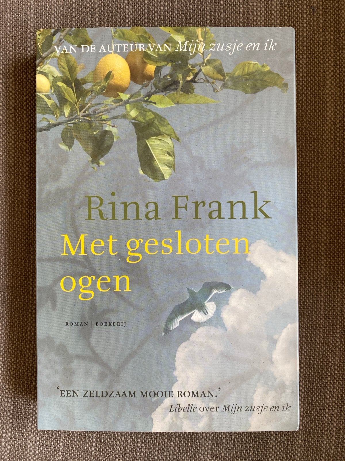 Rina Frank - Met gesloten ogen, Boeken, Ophalen of Verzenden, Zo goed als nieuw, Rina Frank