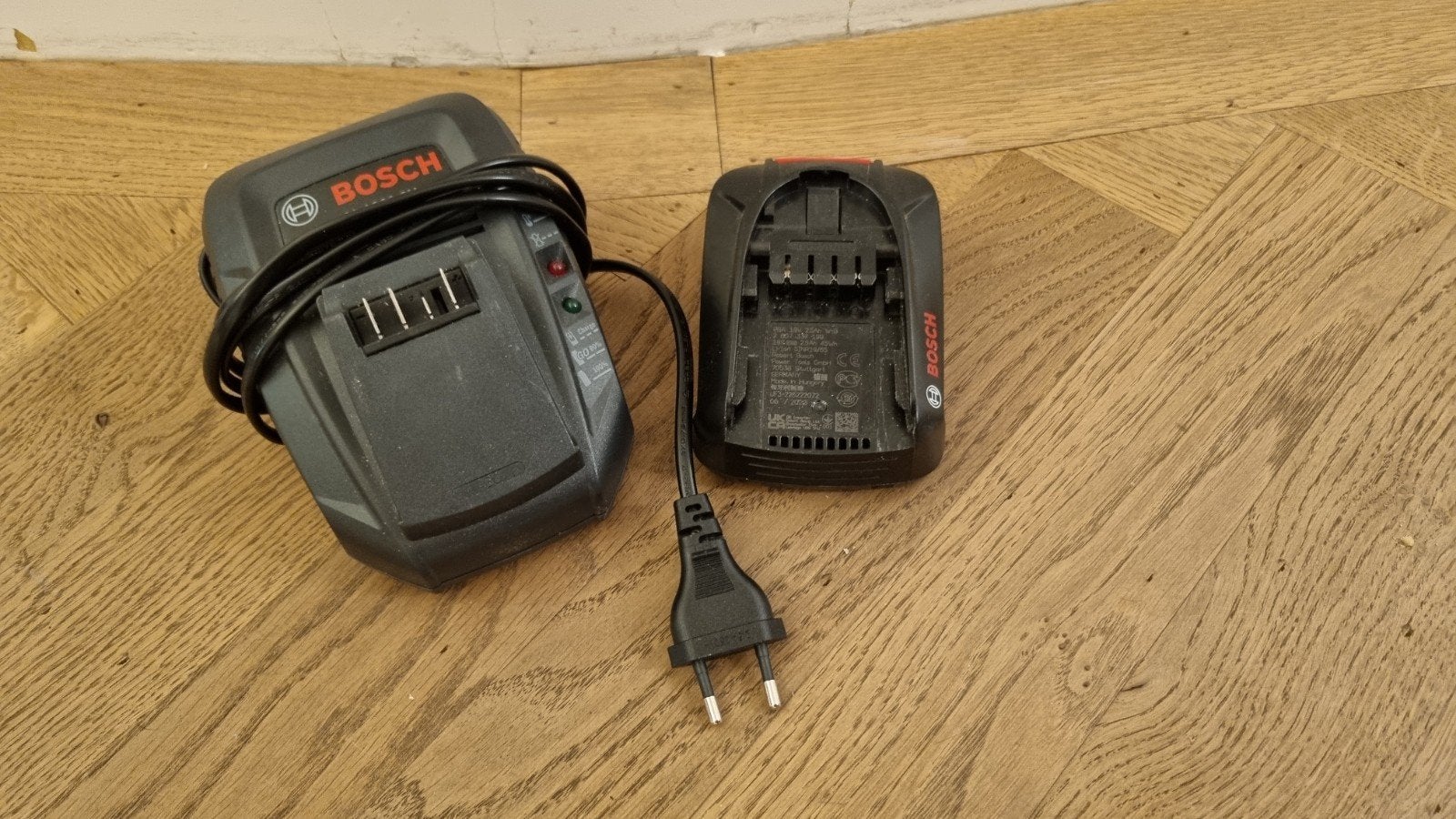 Bosch Acculader AL 1830 CV en Bosch Accu 18V 2.5Ah, Ophalen of Verzenden, Zo goed als nieuw, Overige typen