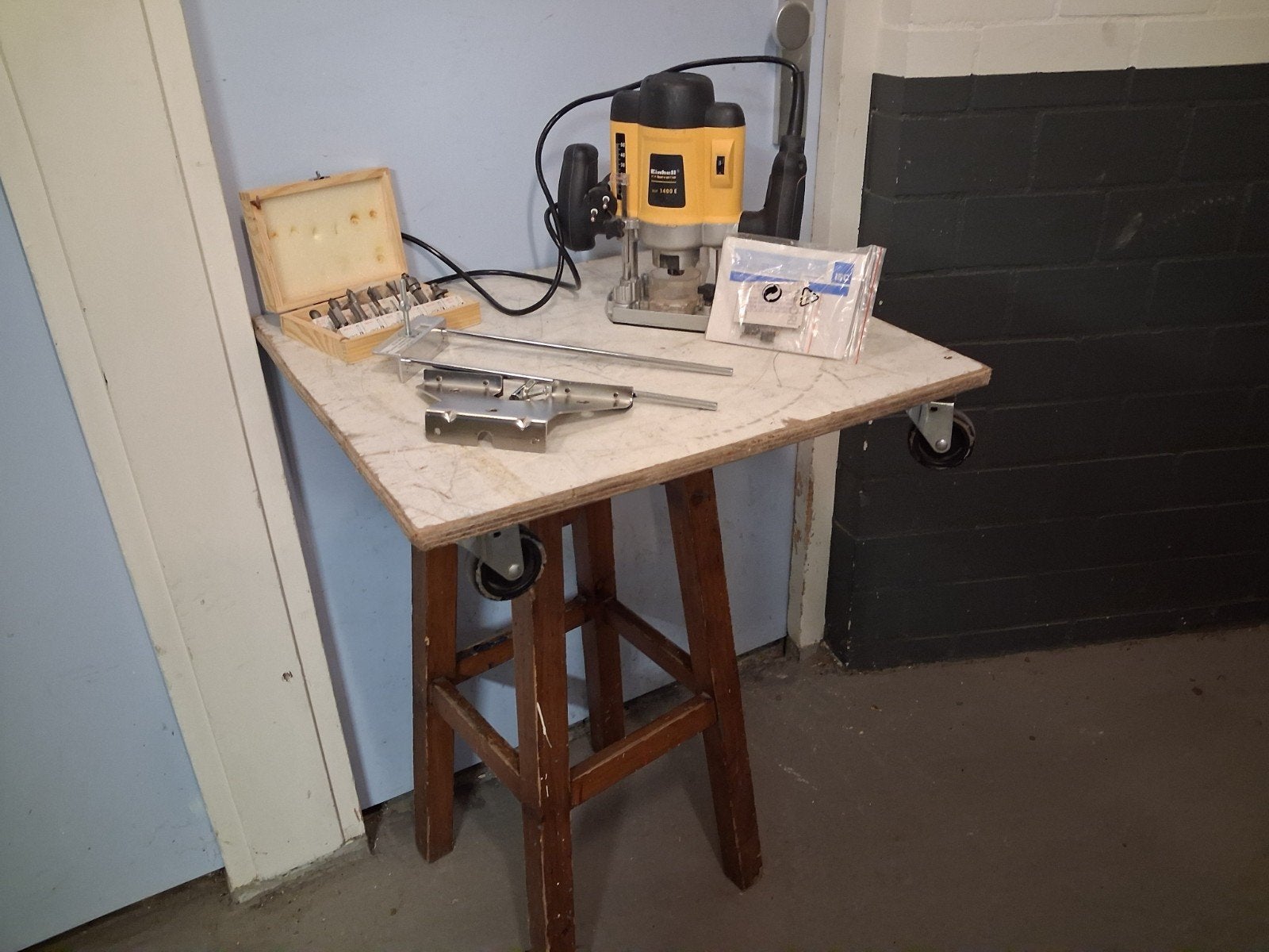 Bovenfrees Einhell, Doe-het-zelf en Verbouw, Gereedschap | Freesmachines, Ophalen, Elektrisch, Bovenfrees