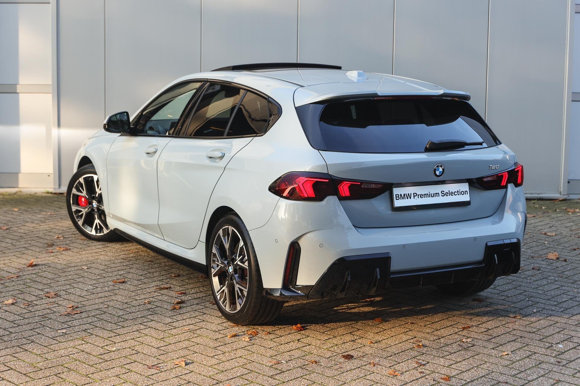 BMW 1 Serie 120 M Sport Automaat / Sportstoelen / Panoramada, Dealer onderhouden, Gebruikt, 156 pk, Met garantie (alle)