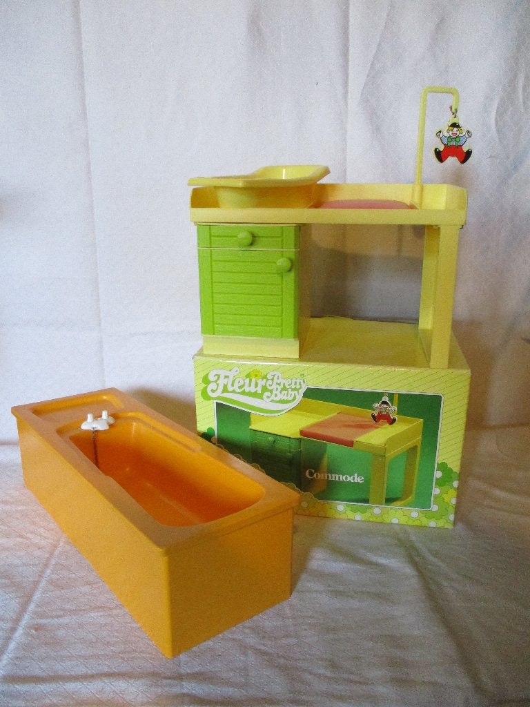 (👉ﾟヮﾟ)👉 Vintage Fleur Babycommode 2318 & Sindy Bad ., Kinderen en Baby's, Speelgoed | Poppenhuizen, Ophalen of Verzenden, Gebruikt